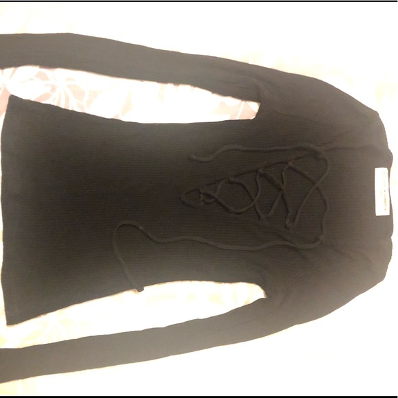 Black v-neck tied up front top - Picture 2 of 2